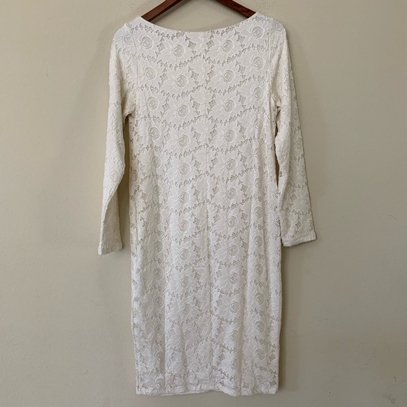 Ingrid & Isabel Fitted Floral Lace Maternity Dress - Picture 5 of 6